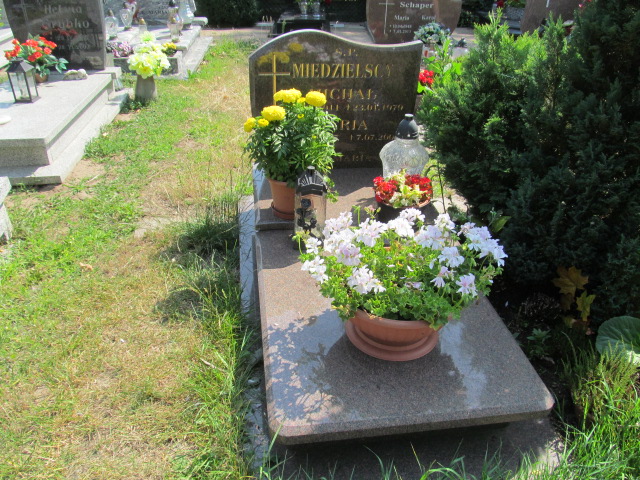 Grób Michał Miedzielski